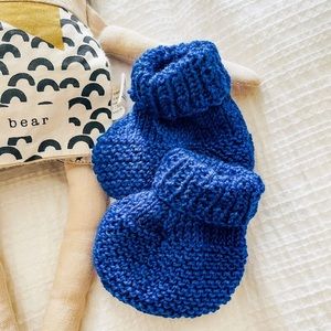 Blue newborn merino wool baby booties